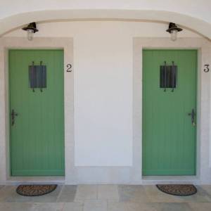 OTOK KRK, DOBRINJ - Tri kuće s jednim bazenom u unutrašnjosti otoka