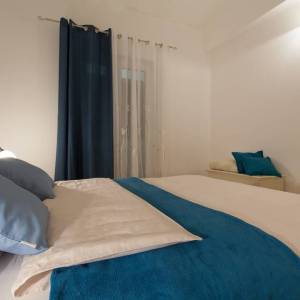 OTOK KRK, DOBRINJ - Tri kuće s jednim bazenom u unutrašnjosti otoka