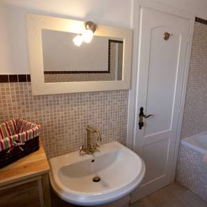 OTOK KRK, DOBRINJ - Tri kuće s jednim bazenom u unutrašnjosti otoka