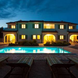 OTOK KRK, DOBRINJ - Tri kuće s jednim bazenom u unutrašnjosti otoka