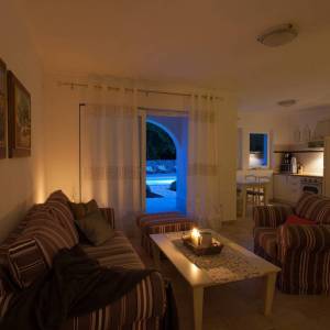 OTOK KRK, DOBRINJ - Tri kuće s jednim bazenom u unutrašnjosti otoka