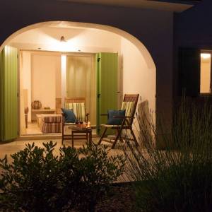 OTOK KRK, DOBRINJ - Tri kuće s jednim bazenom u unutrašnjosti otoka