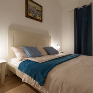 OTOK KRK, DOBRINJ - Tri kuće s jednim bazenom u unutrašnjosti otoka