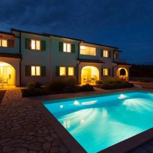 OTOK KRK, DOBRINJ - Tri kuće s jednim bazenom u unutrašnjosti otoka