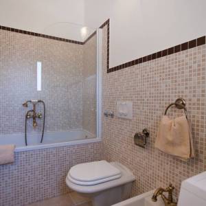 OTOK KRK, DOBRINJ - Tri kuće s jednim bazenom u unutrašnjosti otoka