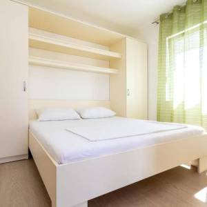 OTOK KRK - Dvojna kuća s bazenom 100 metara od mora!