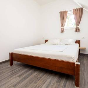 OTOK KRK - Dvojna kuća s bazenom 100 metara od mora!