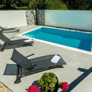 OTOK KRK - Dvojna kuća s bazenom 100 metara od mora!