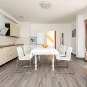 OTOK KRK - Dvojna kuća s bazenom 100 metara od mora!