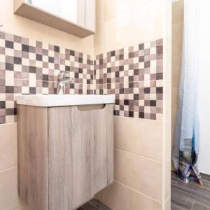 OTOK KRK - Dvojna kuća s bazenom 100 metara od mora!