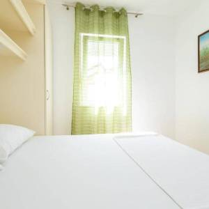 OTOK KRK - Dvojna kuća s bazenom 100 metara od mora!