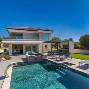 OTOK KRK – Ekskluzivna vila s bazenom, panoramskim pogledom i vrhunskim dizajnom