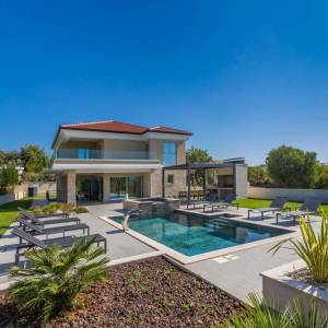 OTOK KRK – Ekskluzivna vila s bazenom, panoramskim pogledom i vrhunskim dizajnom