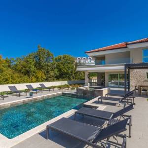 OTOK KRK – Ekskluzivna vila s bazenom, panoramskim pogledom i vrhunskim dizajnom