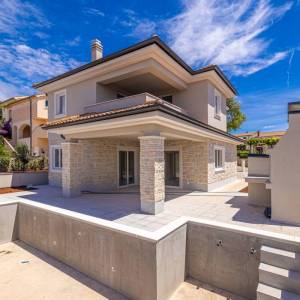 OTOK KRK, GARICA - Luksuzna vila s bazenom na mirnoj lokaciji.