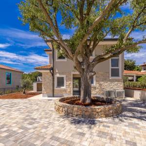 OTOK KRK, GARICA - Luksuzna vila s bazenom na mirnoj lokaciji.