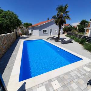 OTOK KRK, GARICA - Prizemnica s bazenom