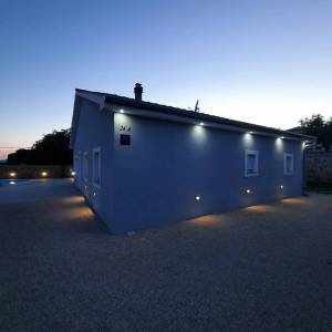 OTOK KRK, GARICA - Prizemnica s bazenom