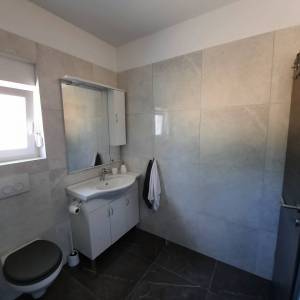 OTOK KRK, GARICA - Prizemnica s bazenom