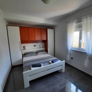 OTOK KRK, GARICA - Prizemnica s bazenom