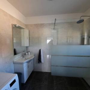 OTOK KRK, GARICA - Prizemnica s bazenom