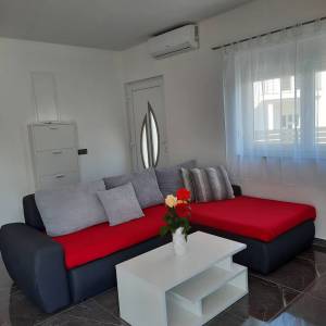 OTOK KRK, GARICA - Prizemnica s bazenom