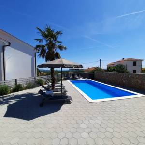 OTOK KRK, GARICA - Prizemnica s bazenom