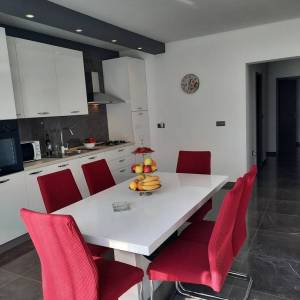 OTOK KRK, GARICA - Prizemnica s bazenom