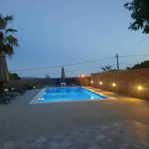 OTOK KRK, GARICA - Prizemnica s bazenom