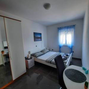 OTOK KRK, GARICA - Prizemnica s bazenom