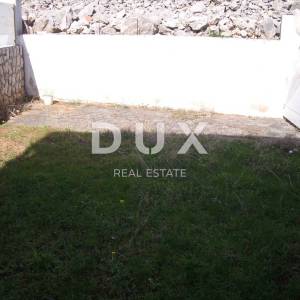 OTOK KRK, GRAD KRK - Apartman 2S+DB sa okućnicom 53 m2