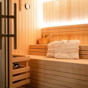 OTOK KRK, GRAD KRK – Dvoetažni apartman s okućnicom i bazenom