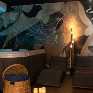 OTOK KRK, GRAD KRK – Dvoetažni apartman s okućnicom i bazenom