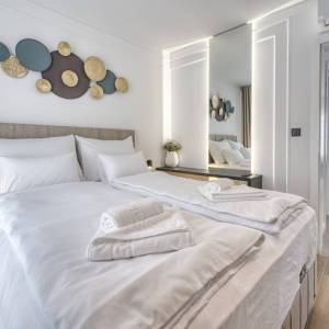 OTOK KRK, GRAD KRK – Dvoetažni apartman s okućnicom i bazenom