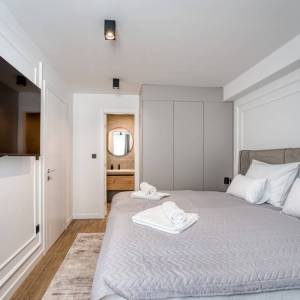 OTOK KRK, GRAD KRK – Dvoetažni apartman s okućnicom i bazenom