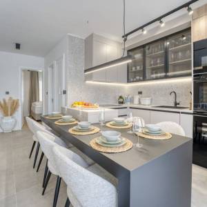 OTOK KRK, GRAD KRK – Dvoetažni apartman s okućnicom i bazenom