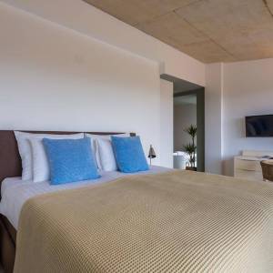 OTOK KRK, GRAD KRK (OKOLICA) - Luksuzna vila s preljevnim bazenom i pogledom na more