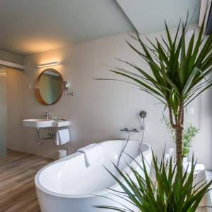 OTOK KRK, GRAD KRK (OKOLICA) - Luksuzna vila s preljevnim bazenom i pogledom na more