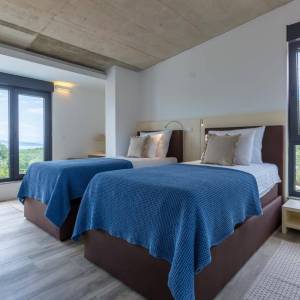 OTOK KRK, GRAD KRK (OKOLICA) - Luksuzna vila s preljevnim bazenom i pogledom na more