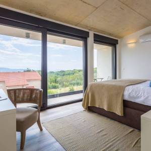 OTOK KRK, GRAD KRK (OKOLICA) - Luksuzna vila s preljevnim bazenom i pogledom na more