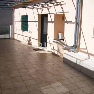 OTOK KRK, GRAD KRK (ŠIRA OKOLICA) - Prizemnica sa okućnicom