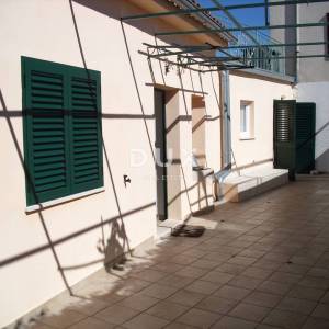 OTOK KRK, GRAD KRK (ŠIRA OKOLICA) - Prizemnica sa okućnicom