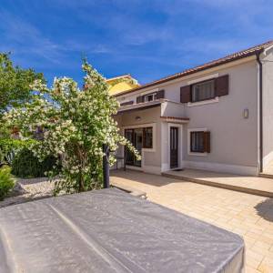 OTOK KRK - Kamena dvojna kuća s jacuzzijem