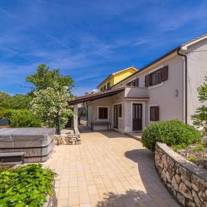 OTOK KRK - Kamena dvojna kuća s jacuzzijem