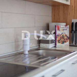 OTOK KRK, KLIMNO- apartman u villi 61m2, DB+2S, prizemlje, s prekrasnim pogledom na more i bazenom + okoliš 91m2 - S2