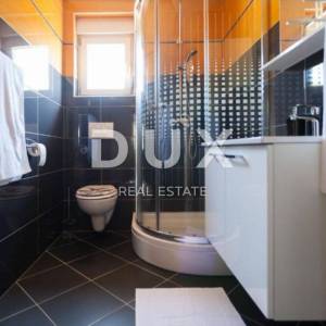 OTOK KRK, KLIMNO- apartman u villi 61m2, DB+2S, prizemlje, s prekrasnim pogledom na more i bazenom + okoliš 110m2 - S1