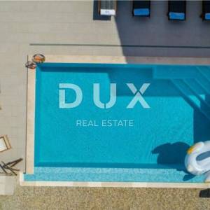 OTOK KRK, KLIMNO- apartman u villi 61m2, DB+2S, prizemlje, s prekrasnim pogledom na more i bazenom + okoliš 110m2 - S1