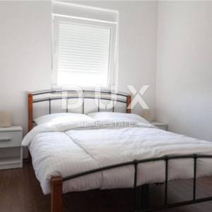 OTOK KRK, KLIMNO- apartman u villi 61m2, DB+2S, prizemlje, s prekrasnim pogledom na more i bazenom + okoliš 110m2 - S1