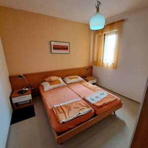 OTOK KRK, KORNIĆ - Trosobni apartman s dvije terase