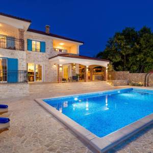 OTOK KRK, KRAS - Autentična kamena vila s bazenom i boćalištem u srcu otoka Krka